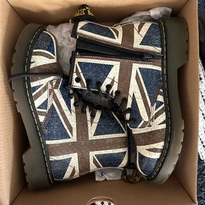 Dr. Doc Martens Delaney Virginia Union Jack British Flag Boots